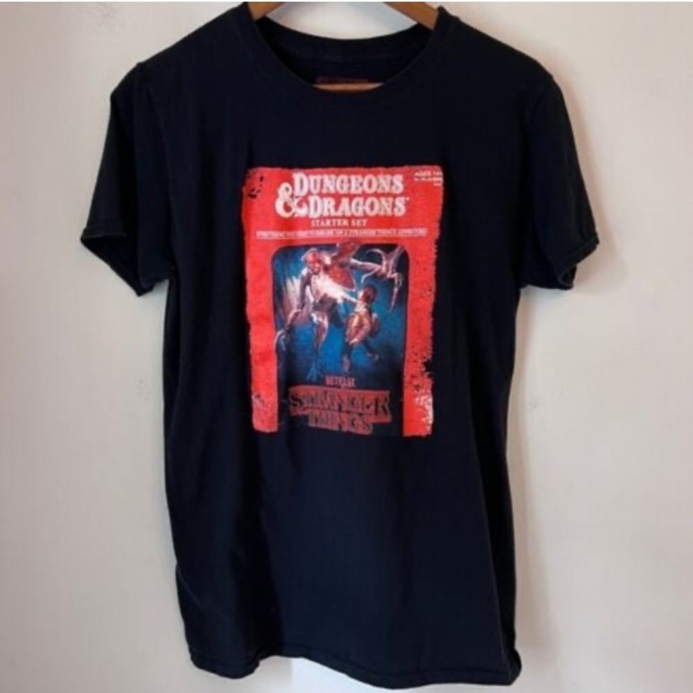 STRANGER THINGS DUNGEONS DRAGON DRAGONS STARTER SET MEN T-Shirt POLO SIZE XL